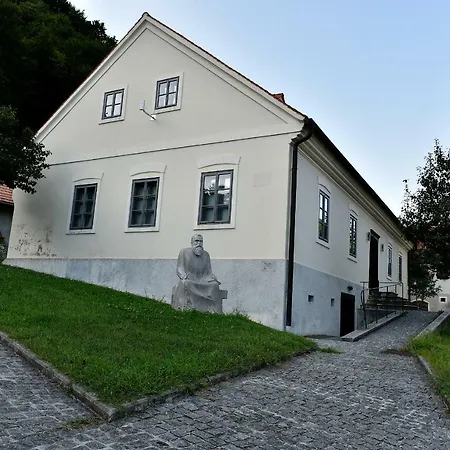 Kozjanski Park Apartment